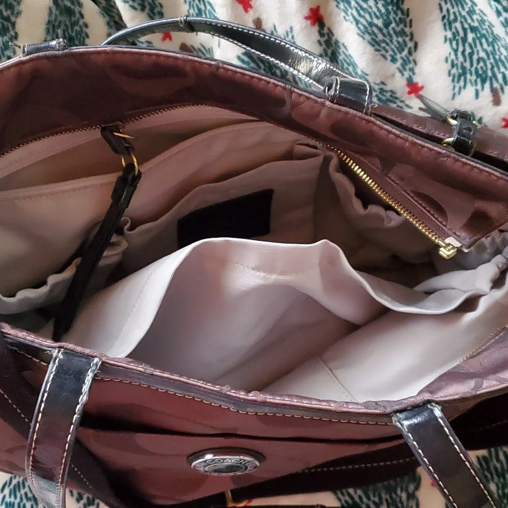 Beautiful Coach Diaper bag, I used it for a short time as a briefcase. - Picture 3 of 4